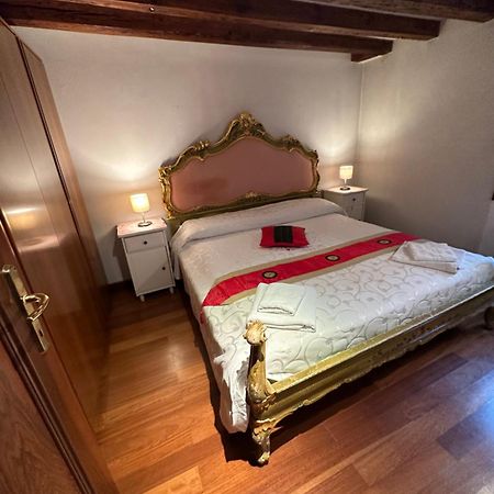 1 Ca'Del Traghetto Family Apartment Венеція Екстер'єр фото