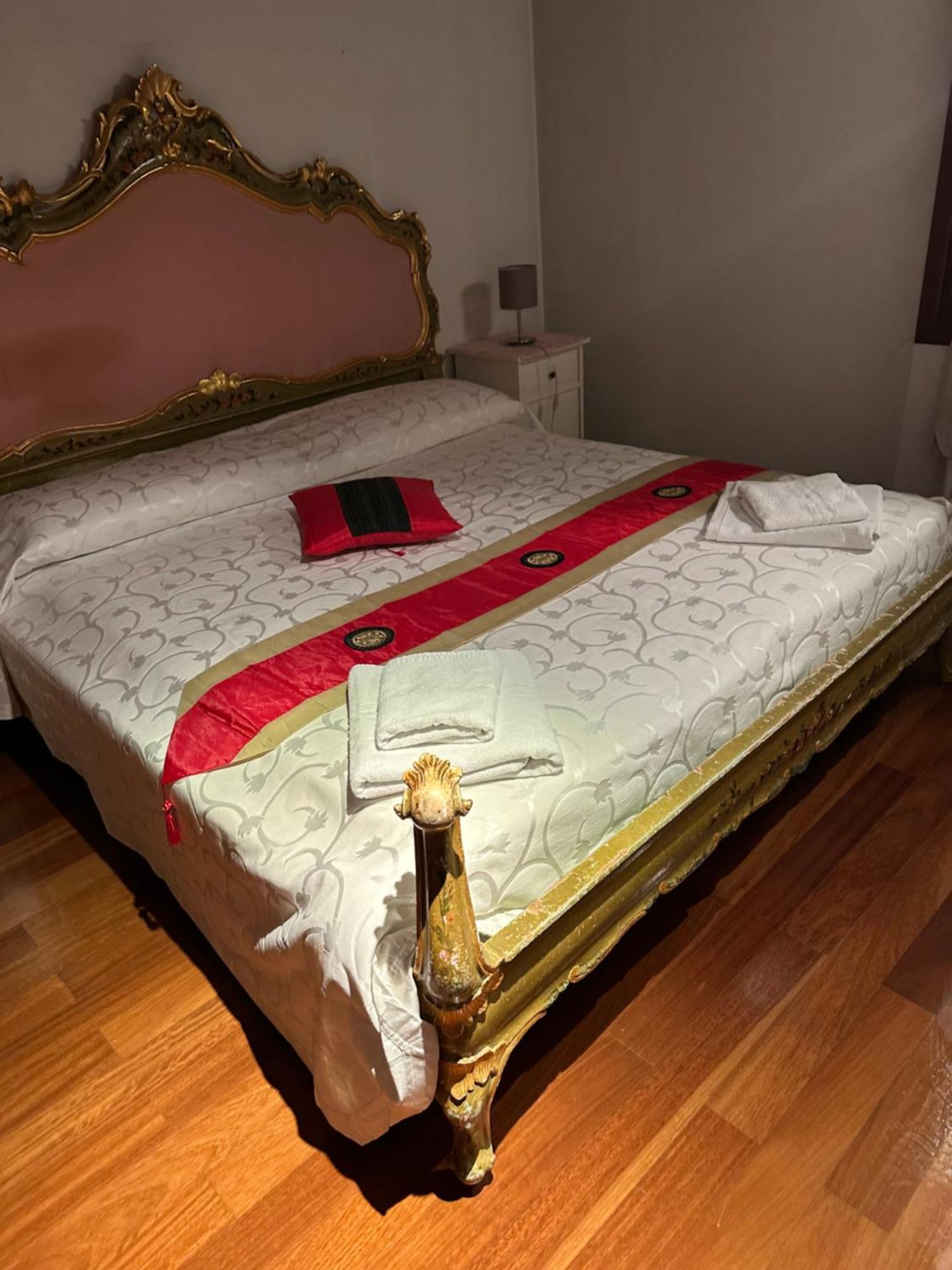 1 Ca'Del Traghetto Family Apartment Венеція Екстер'єр фото