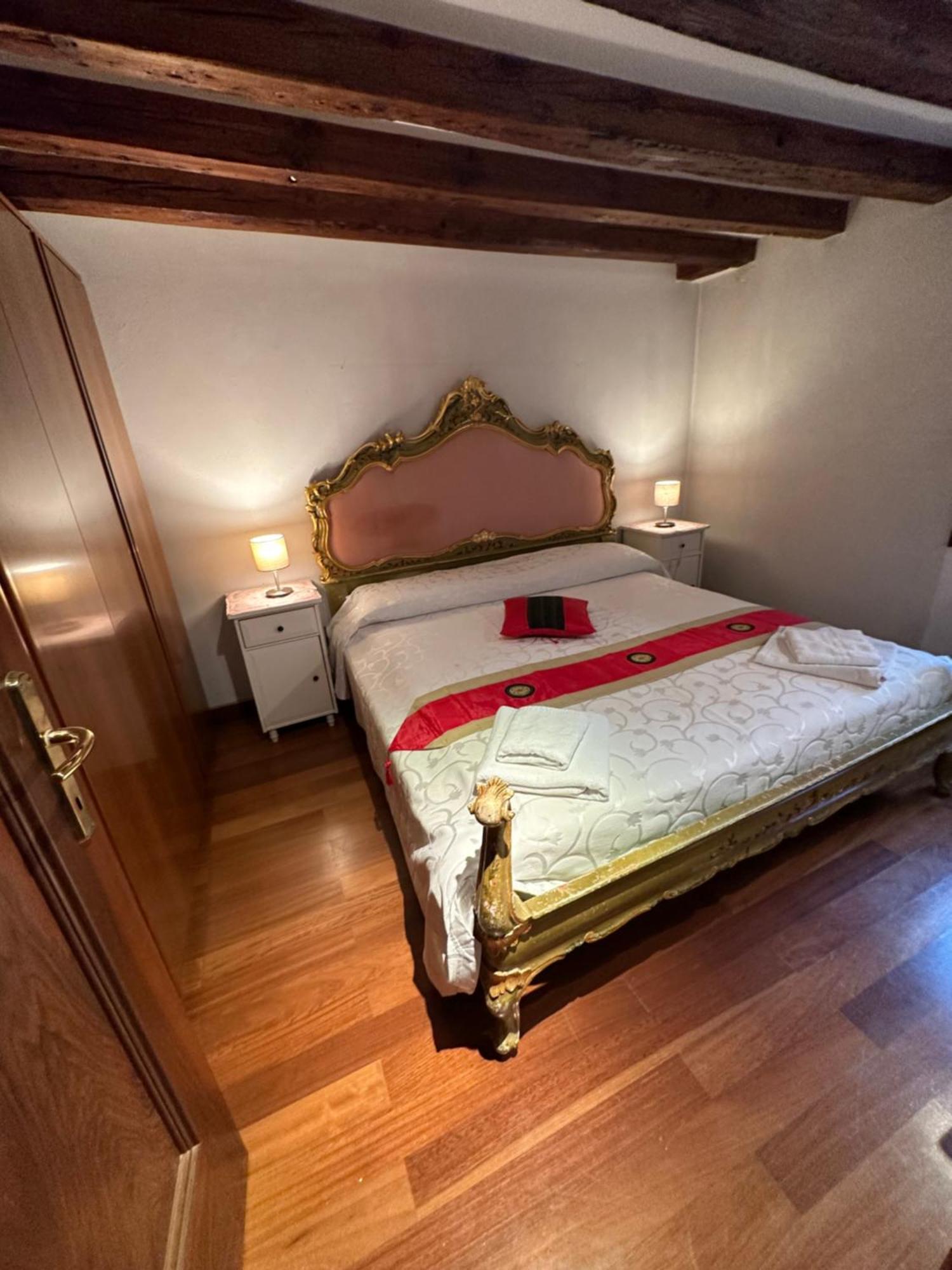 1 Ca'Del Traghetto Family Apartment Венеція Екстер'єр фото